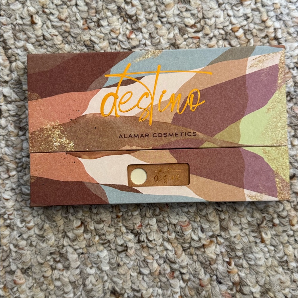 Alamar Cosmetics Destino Eyeshadow Palette - Multicolor